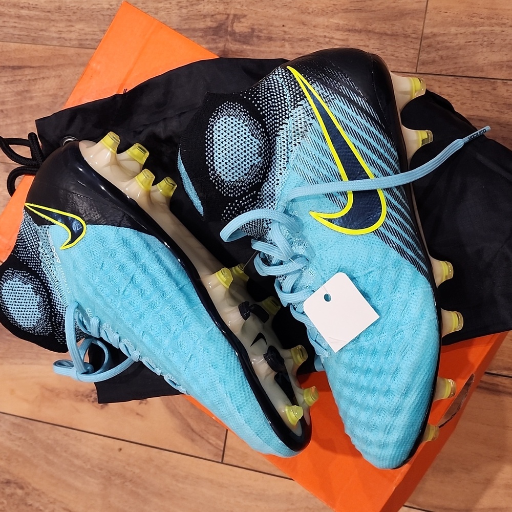 Brand new WMNS Nike Magista OBRA II FG